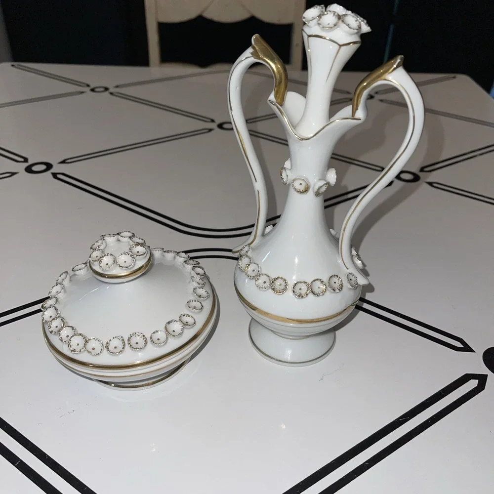 Irice Vintage Vanity Set White w Gold Accent And Applied Floral‎